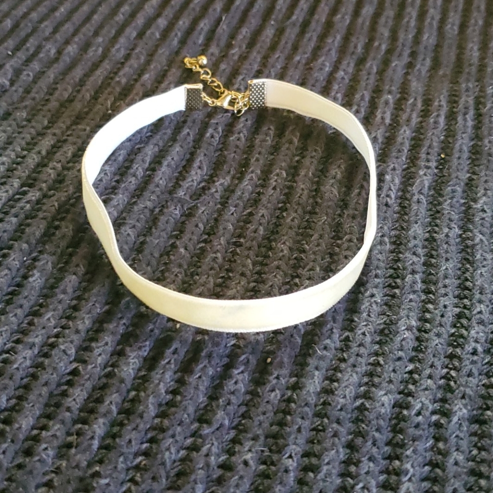 Velvet Ribbon Chokers - Picture 3 of 4